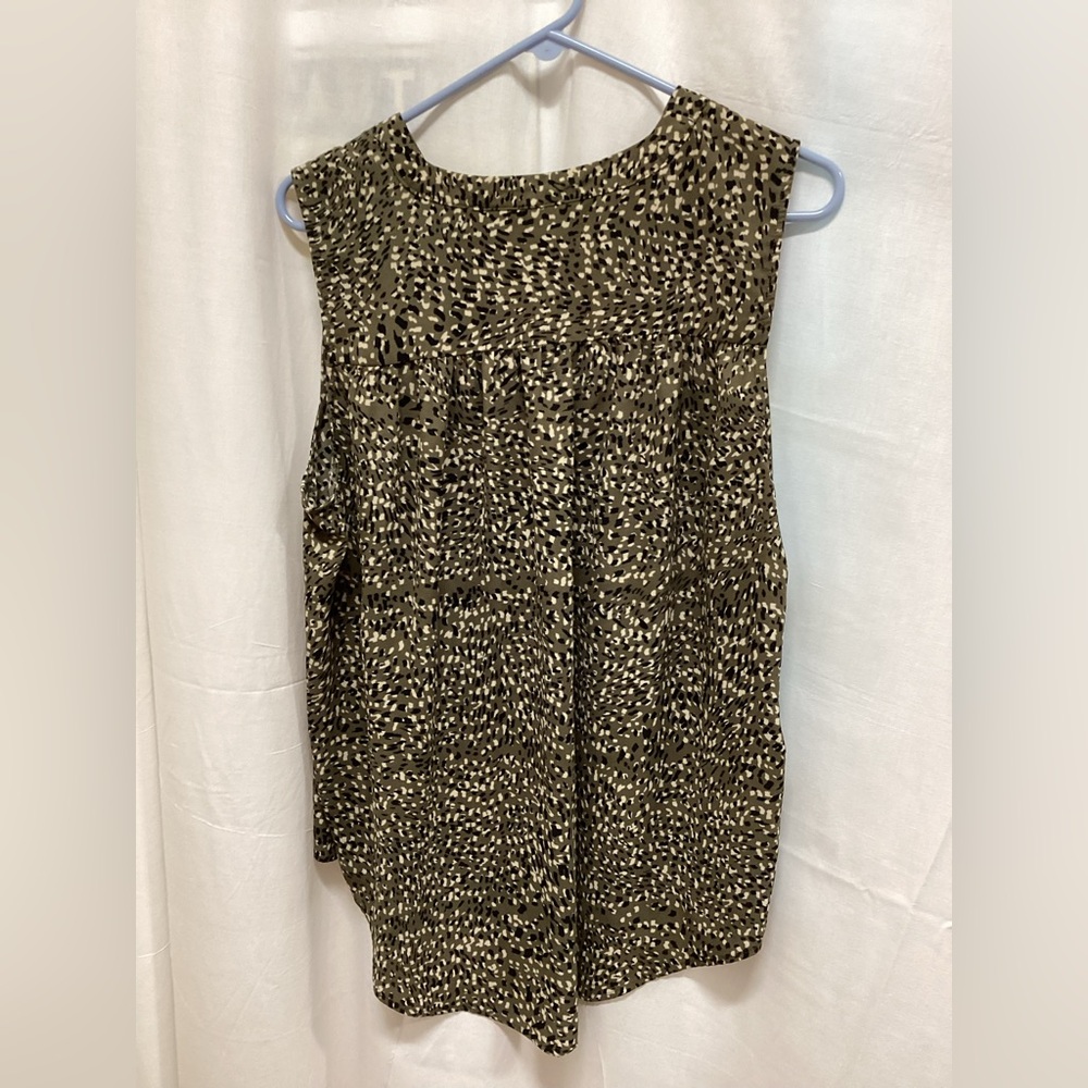 EVRI Black and White Sleeveless Blouse - Picture 4 of 4